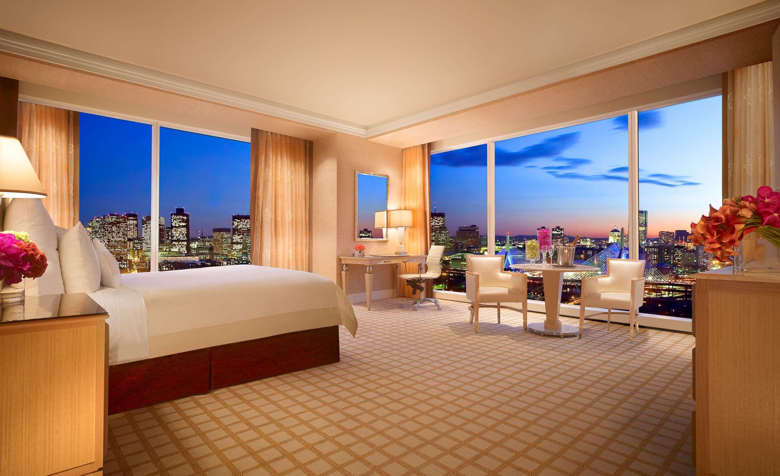 Encore Boston Harbor Everett Екстер'єр фото A guest room at the Mandarin Oriental, New York