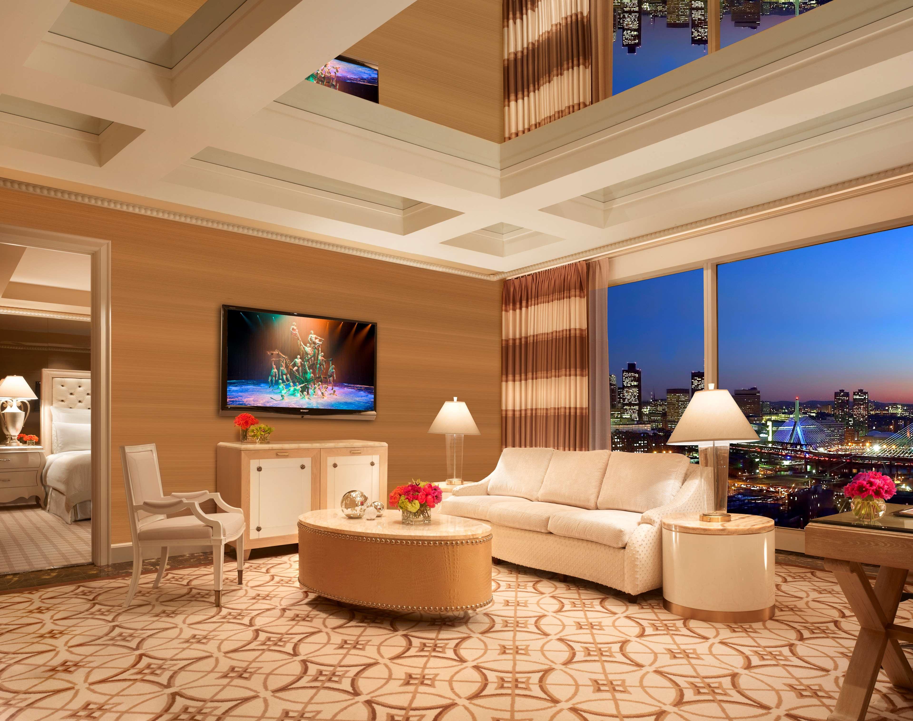 Encore Boston Harbor Everett Екстер'єр фото A living room in a suite at Encore
