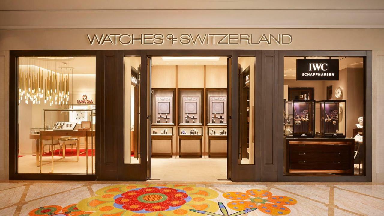 Encore Boston Harbor Everett Екстер'єр фото The Watches of Switzerland store at The Landmark, Hong Kong